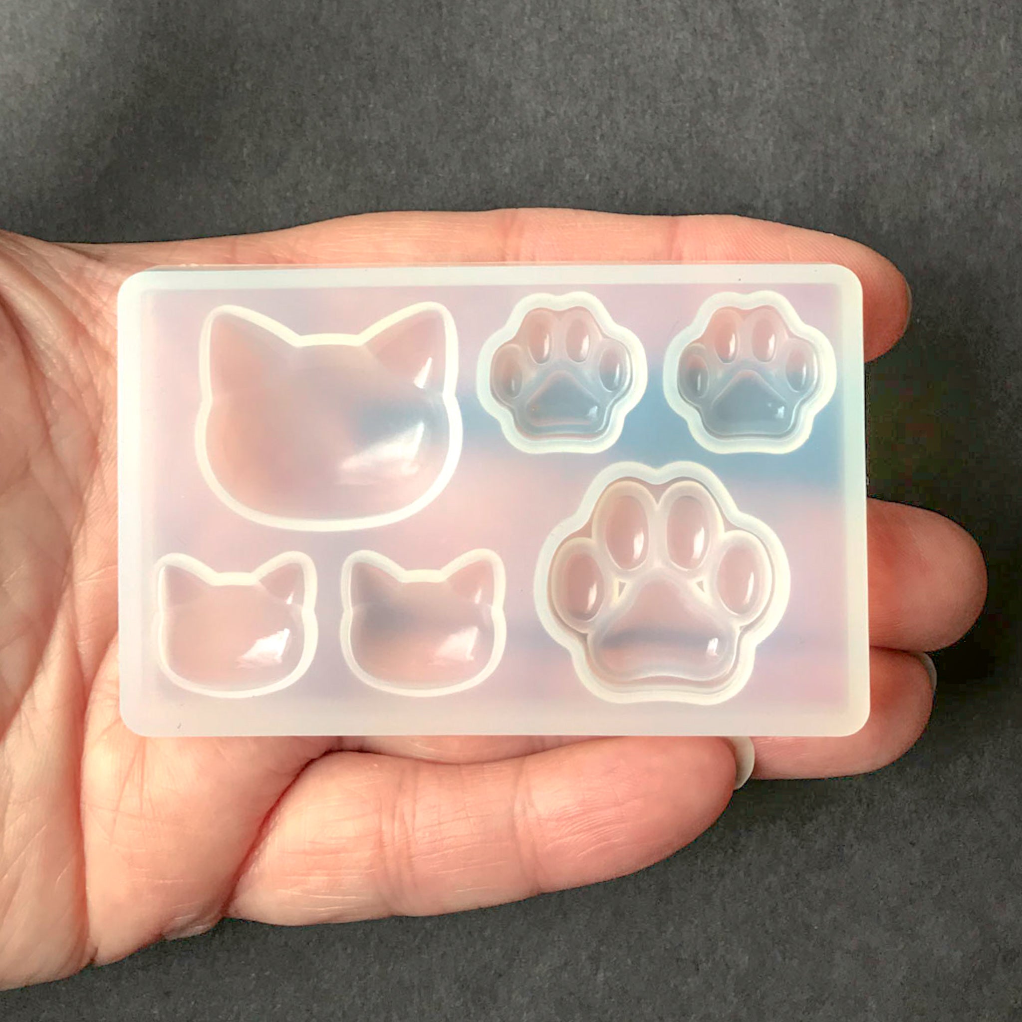 silicone mold cat heads and paws, 2,45 €